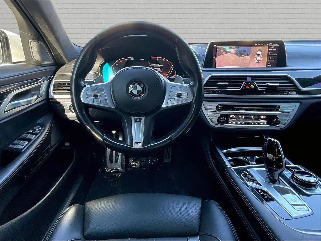 BMW 7 Series photo 8
