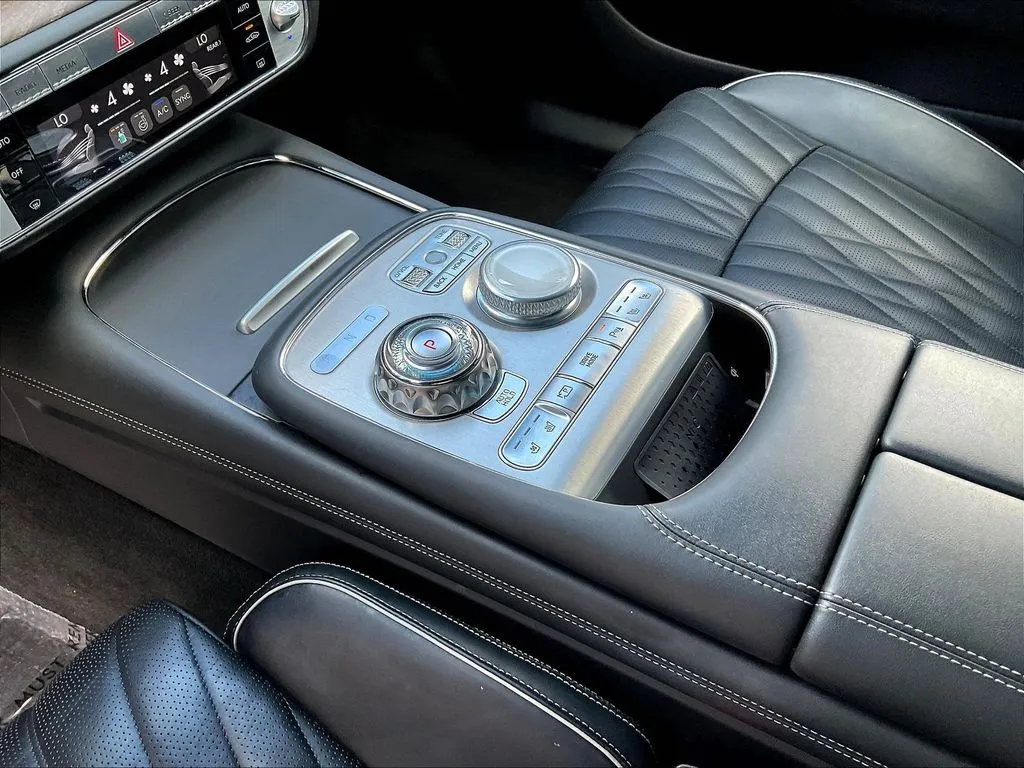 Genesis G90 photo 16