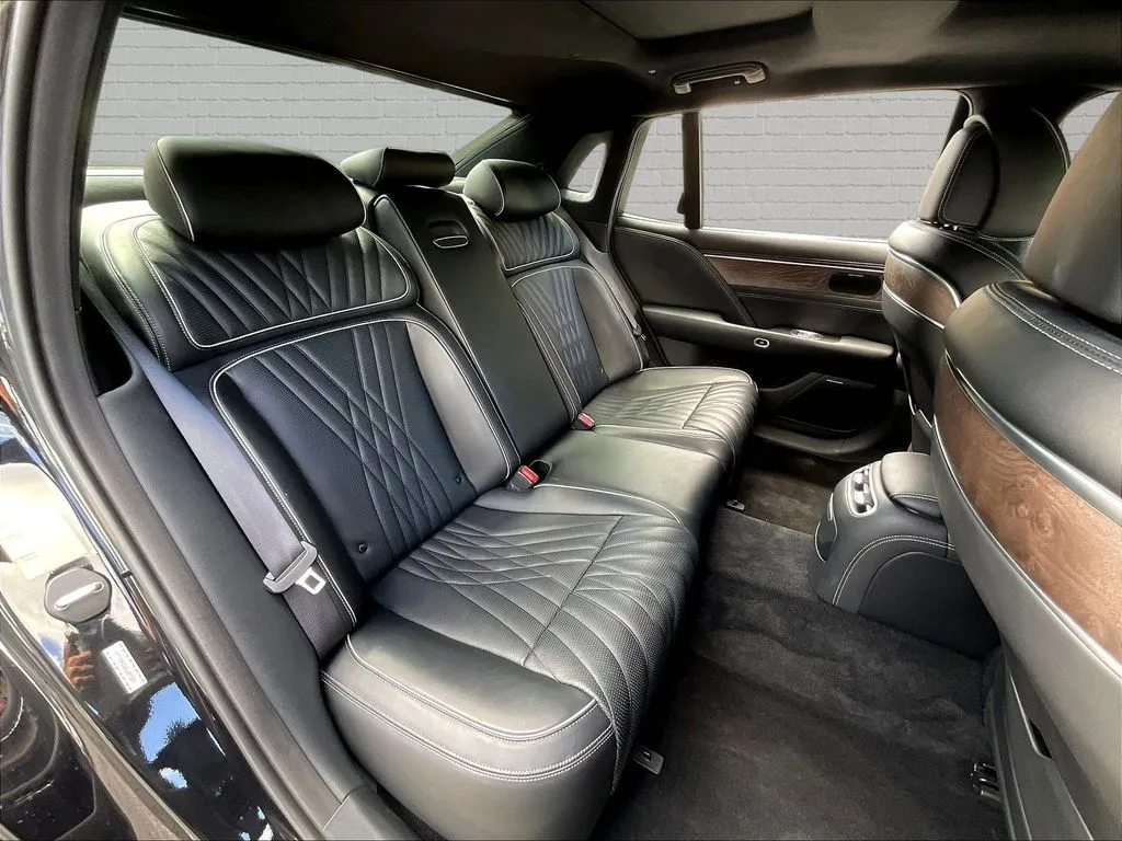 Genesis G90 photo 22