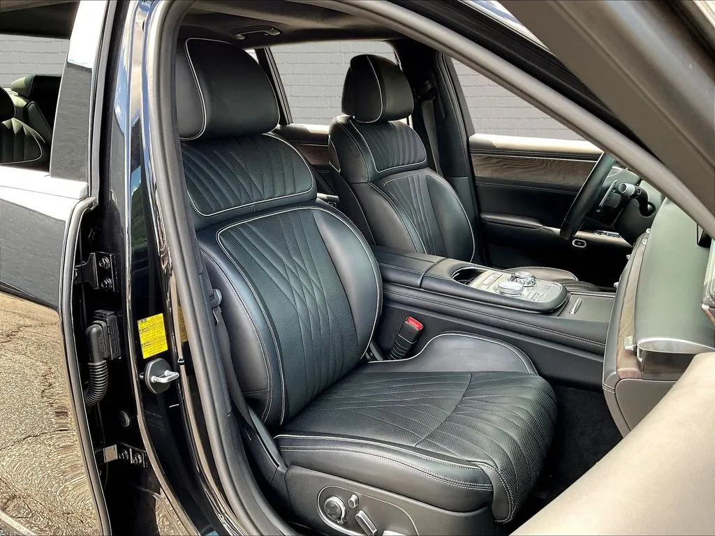 Genesis G90 photo 26