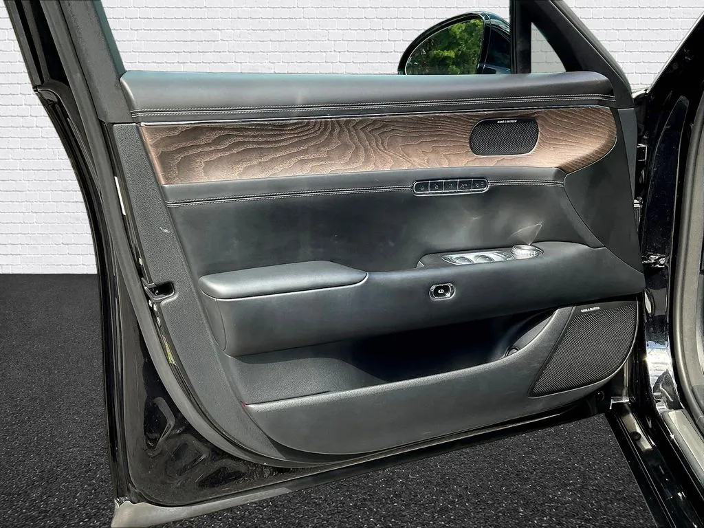Genesis G90 photo 18