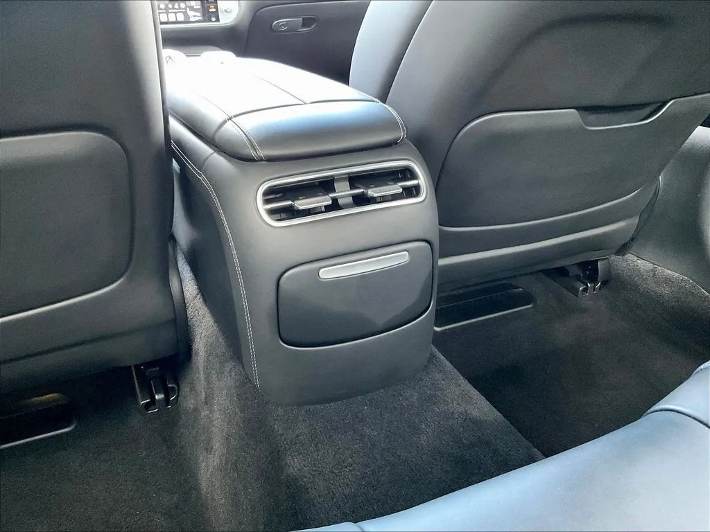 Genesis G90 photo 10