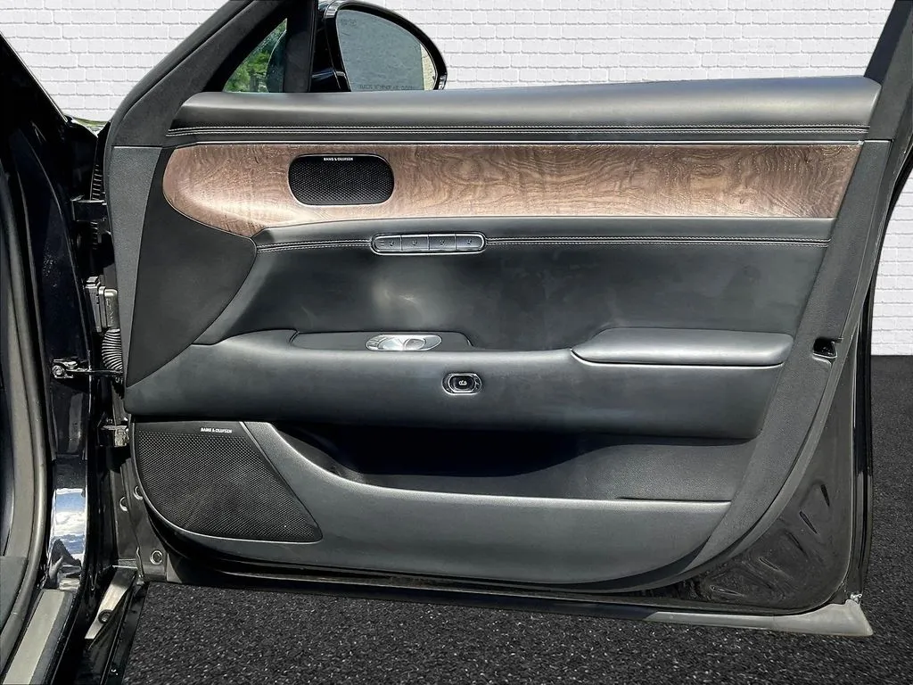 Genesis G90 photo 25