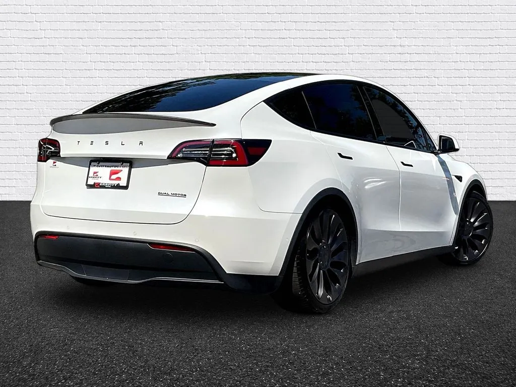 Tesla Model Y photo 6