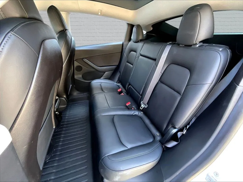 Tesla Model Y photo 15