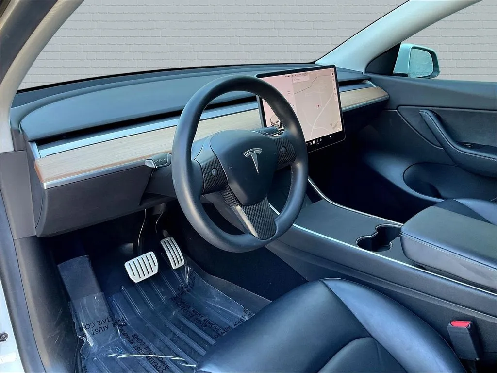 Tesla Model Y photo 11