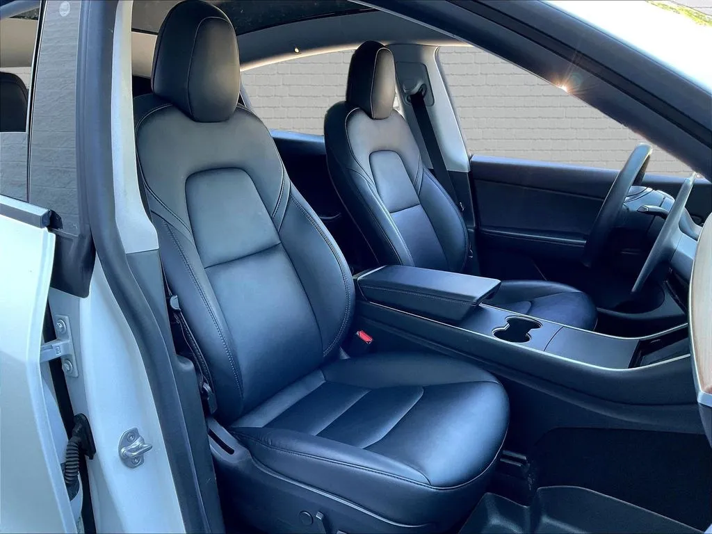 Tesla Model Y photo 20