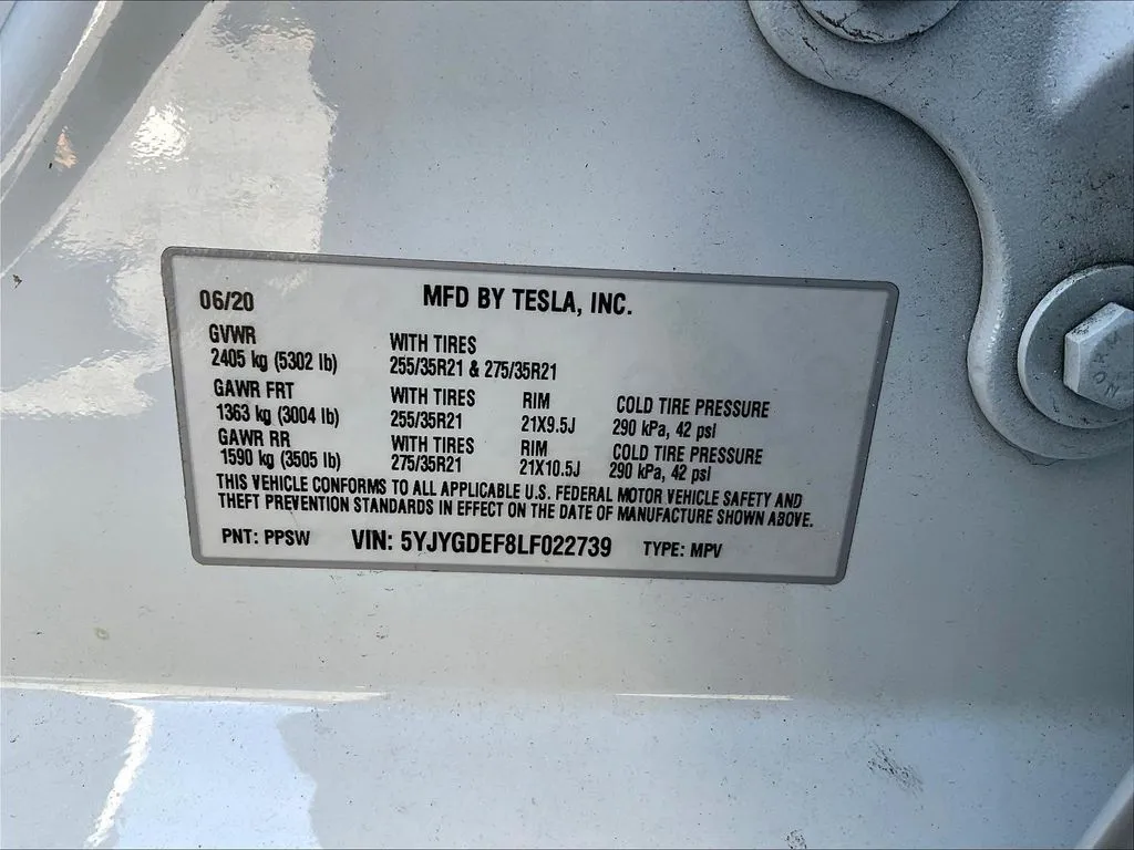 Tesla Model Y photo 12