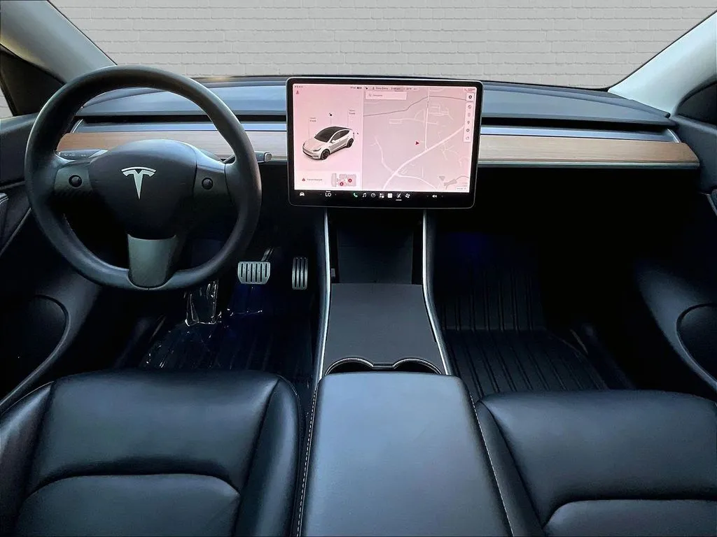 Tesla Model Y photo 7