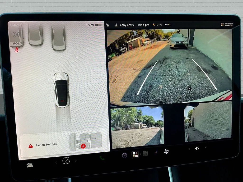 Tesla Model Y photo 10