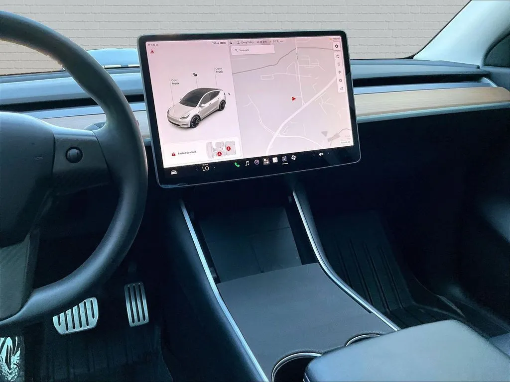 Tesla Model Y photo 9