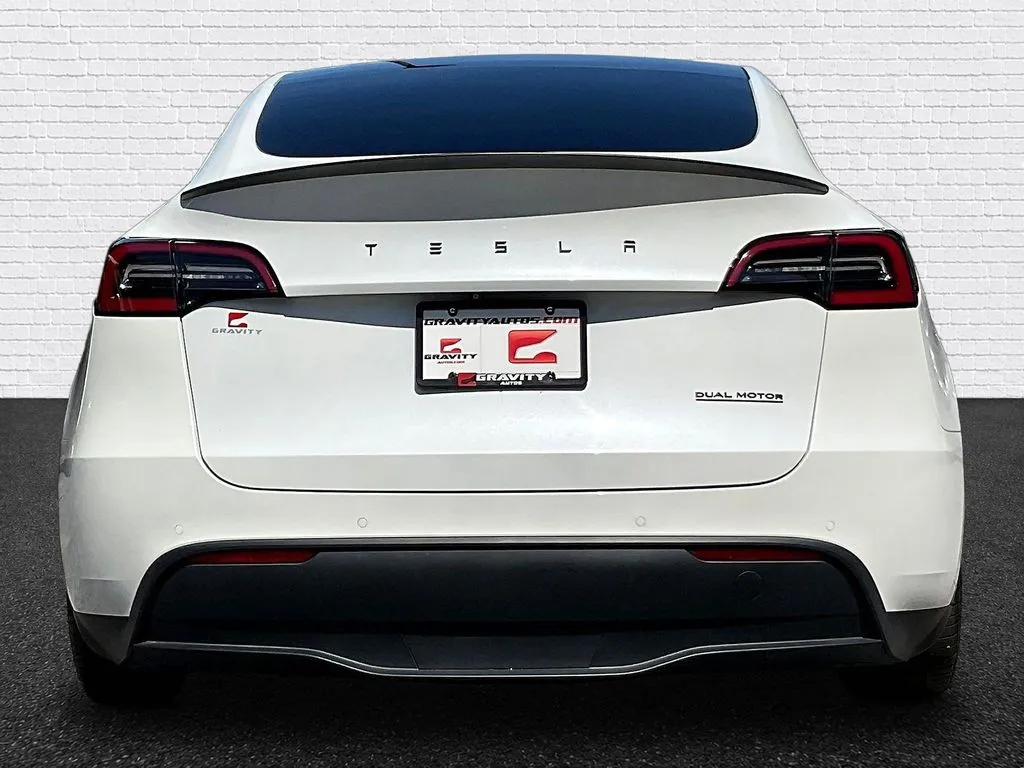 Tesla Model Y photo 5