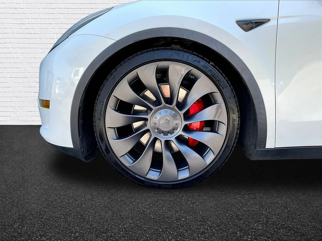 Tesla Model Y photo 22