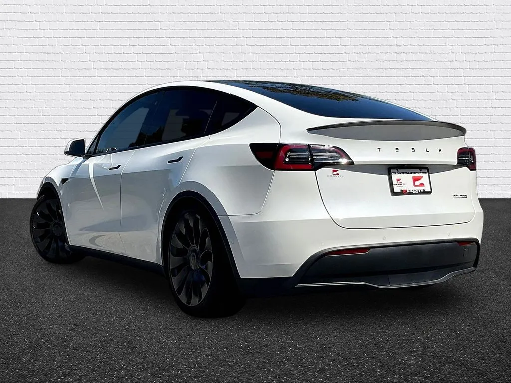 Tesla Model Y photo 4