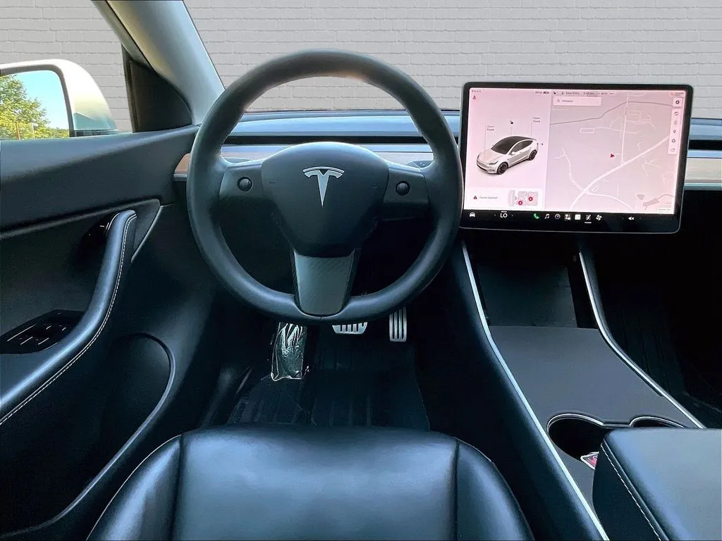 Tesla Model Y photo 8