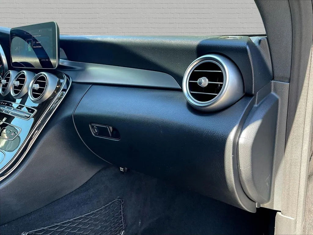 Mercedes-Benz C-Class photo 17
