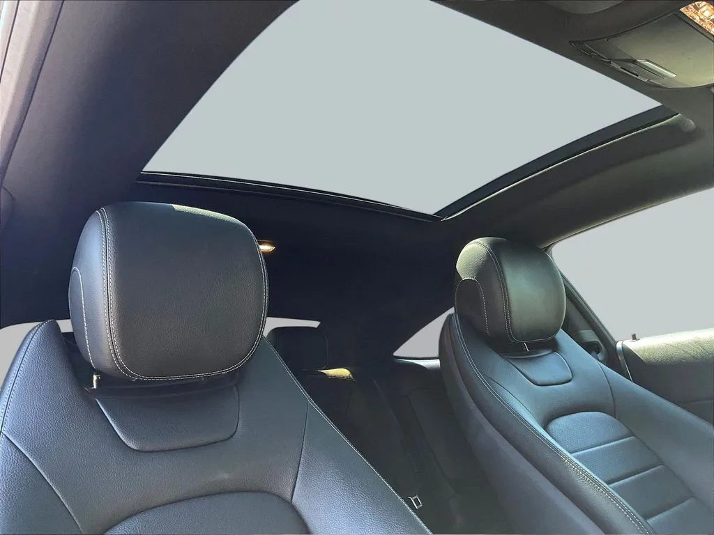 Mercedes-Benz C-Class photo 18