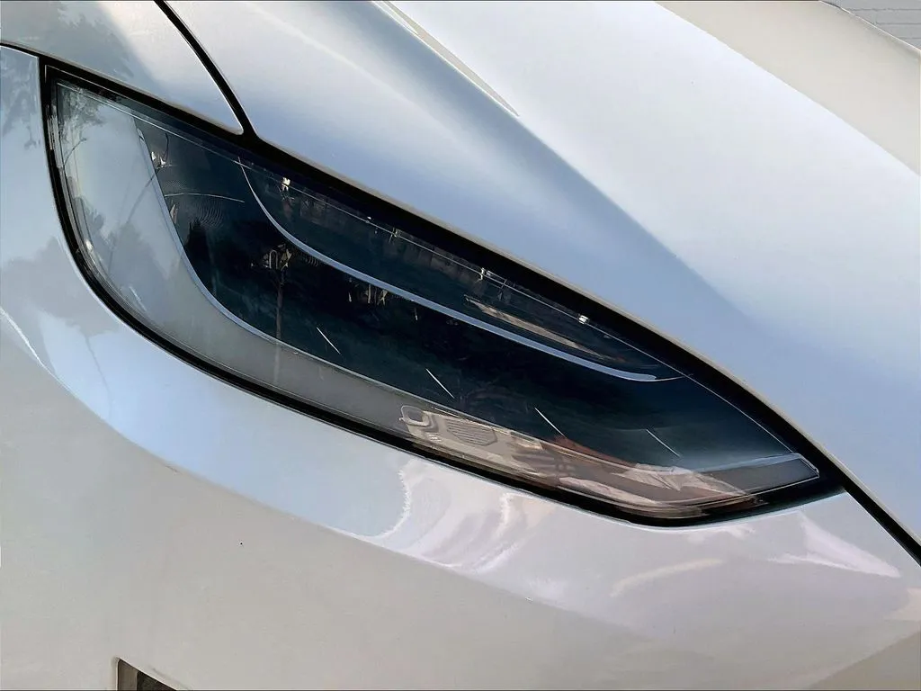 Tesla Model X photo 22