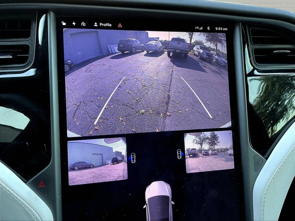 Tesla Model X photo 12