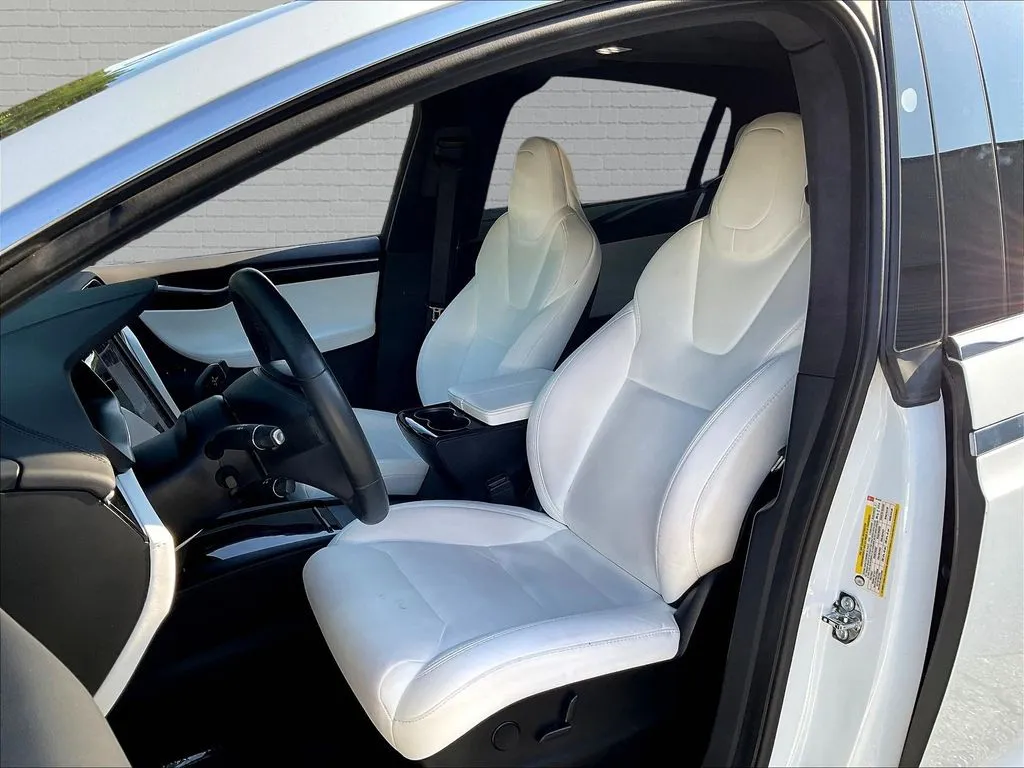 Tesla Model X photo 15