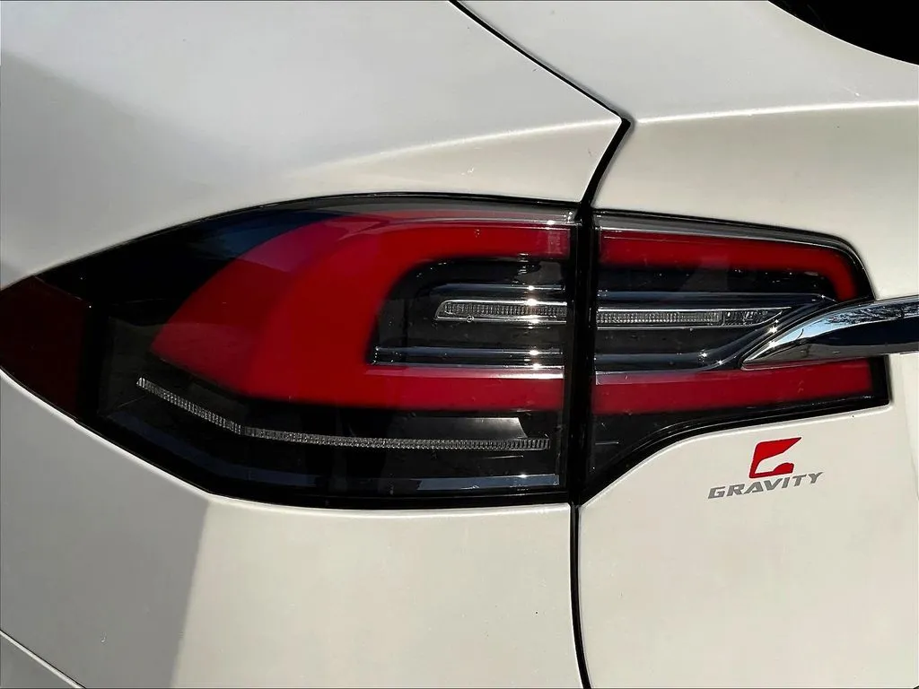 Tesla Model X photo 17