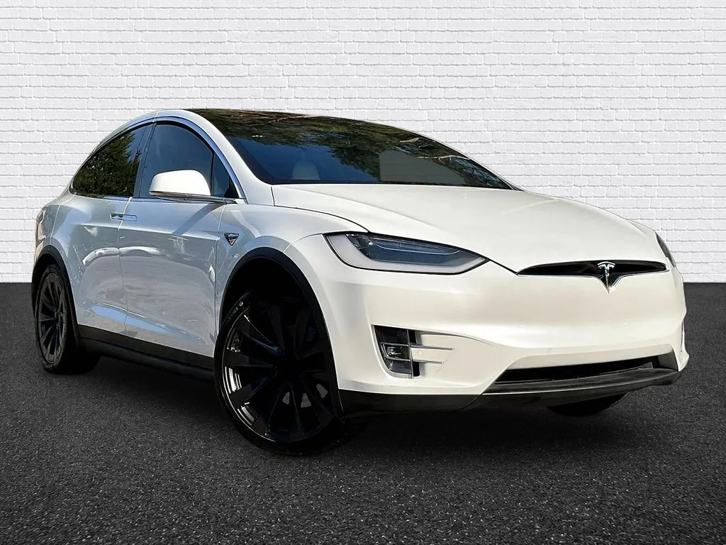 Tesla Model X photo 3