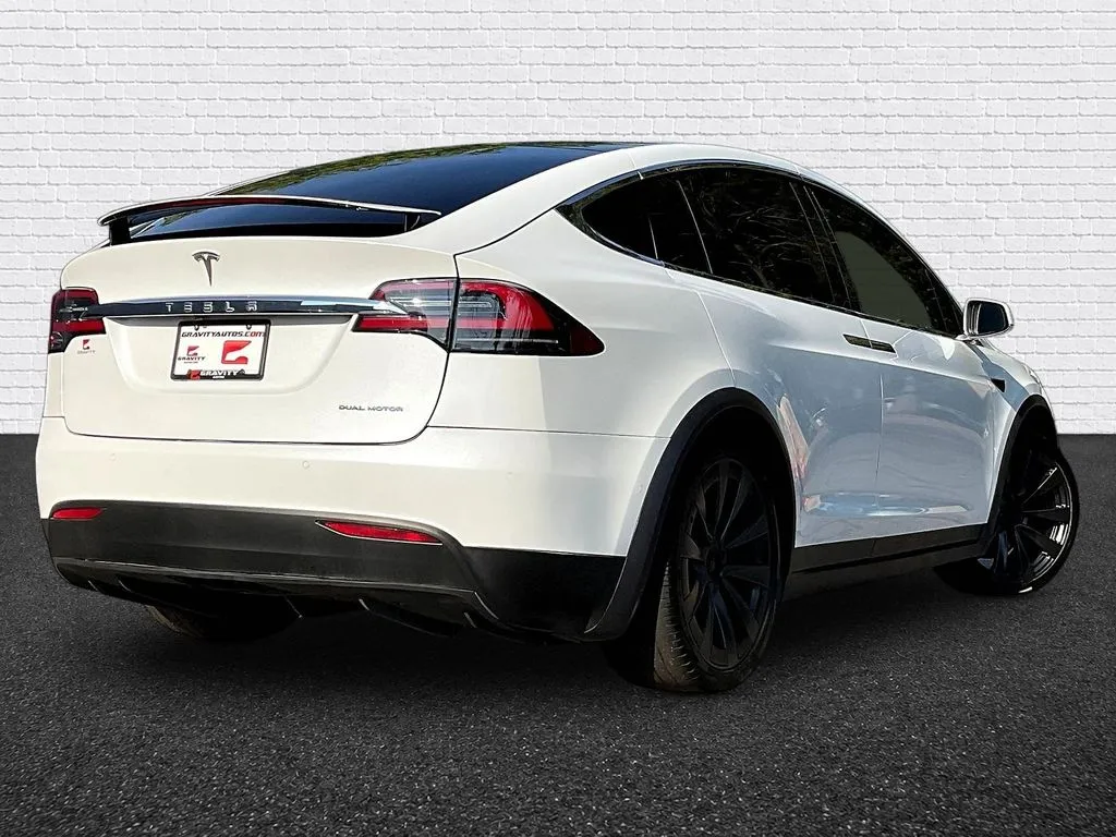 Tesla Model X photo 6