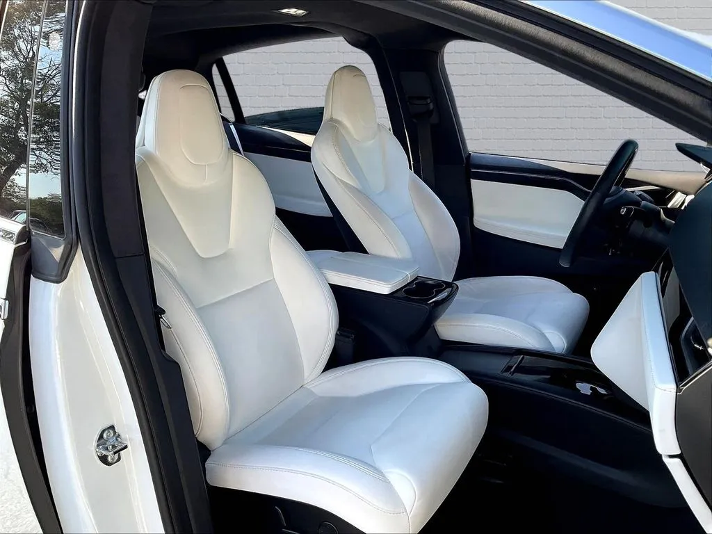 Tesla Model X photo 21