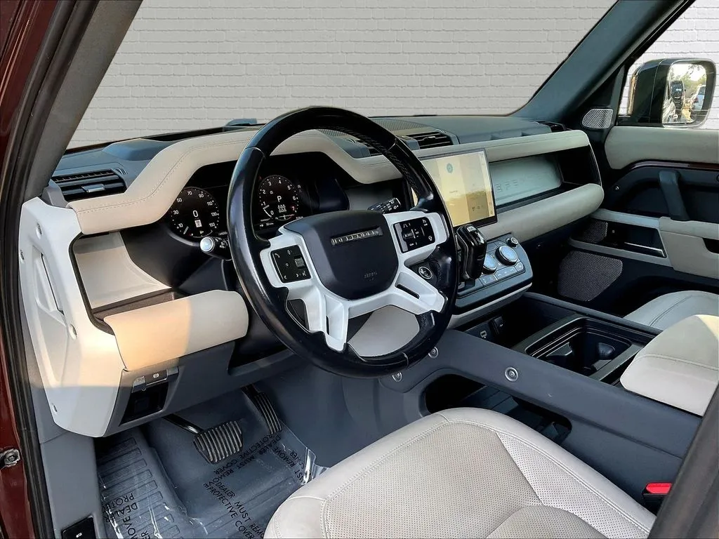 Land Rover Defender 130 photo 15