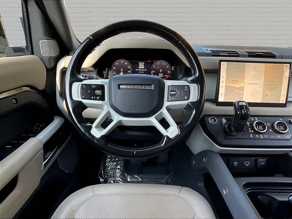 Land Rover Defender 130 photo 8