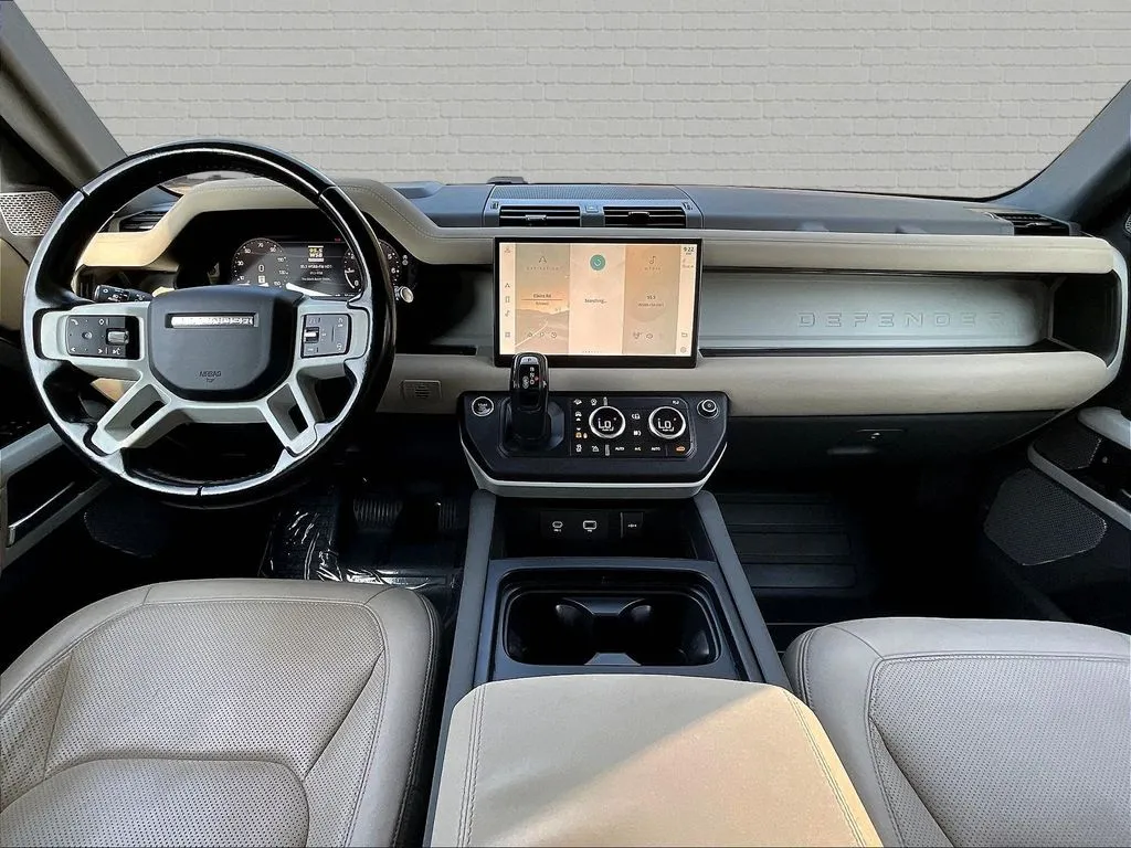 Land Rover Defender 130 photo 7
