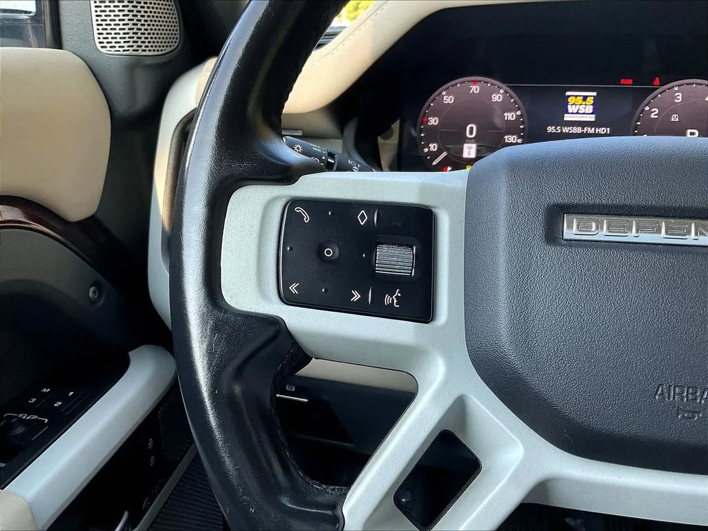 Land Rover Defender 130 photo 11