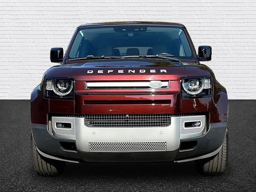 Land Rover Defender photo 2