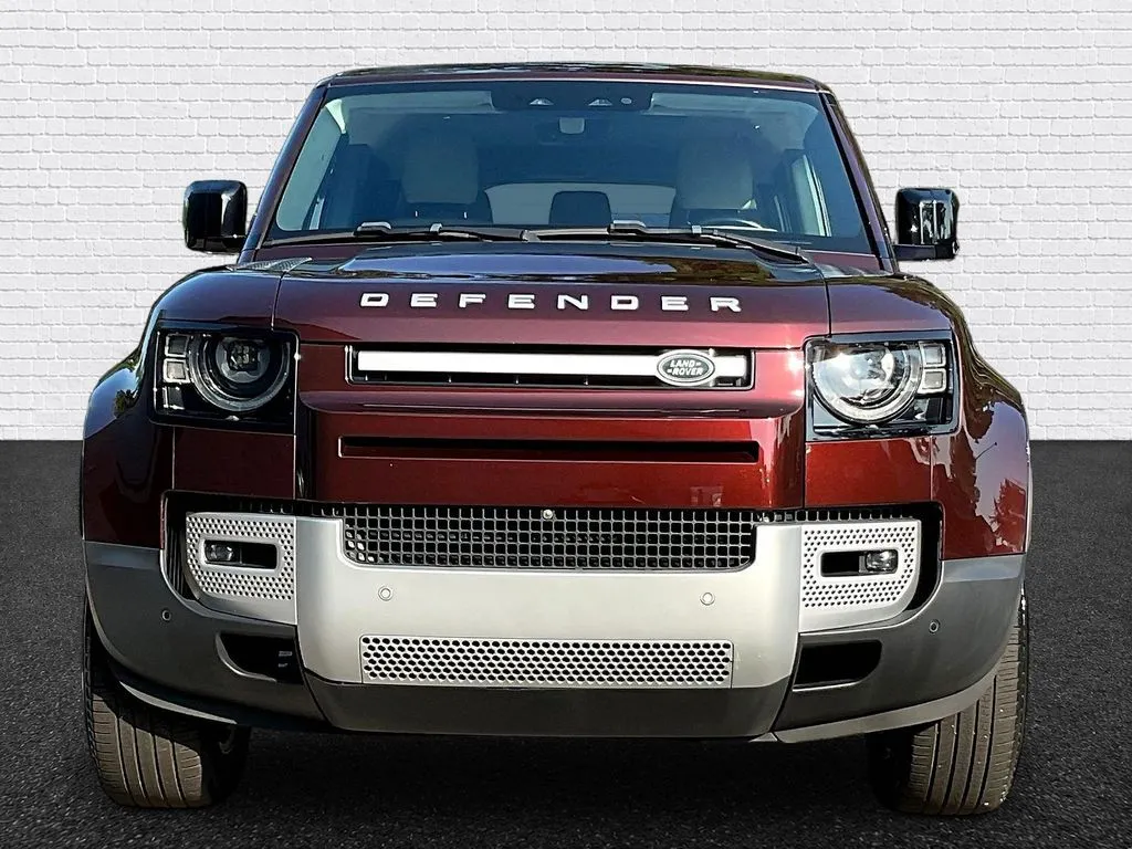 Land Rover Defender 130 photo 2