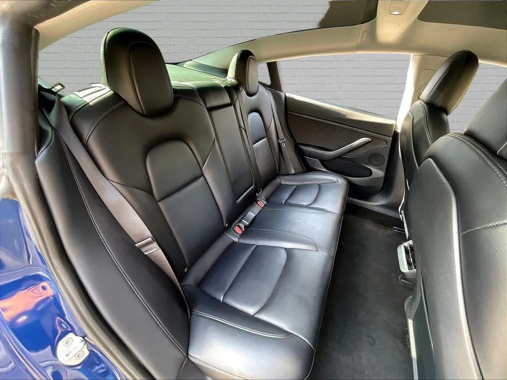 Tesla Model 3 photo 12