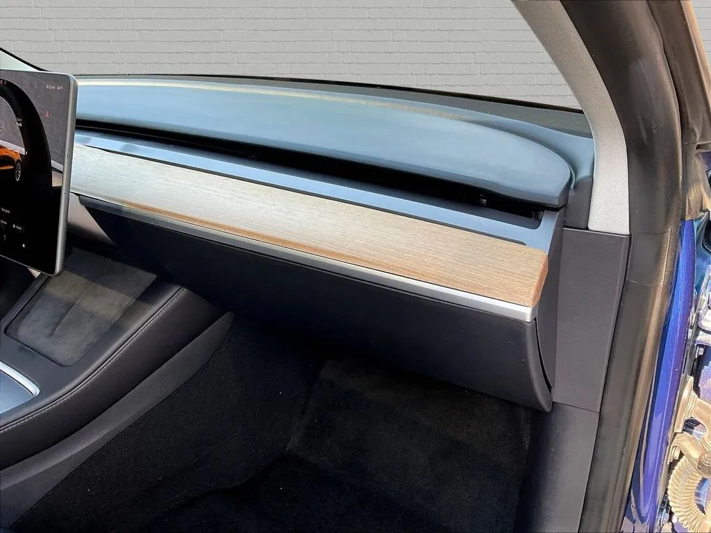 Tesla Model 3 photo 13