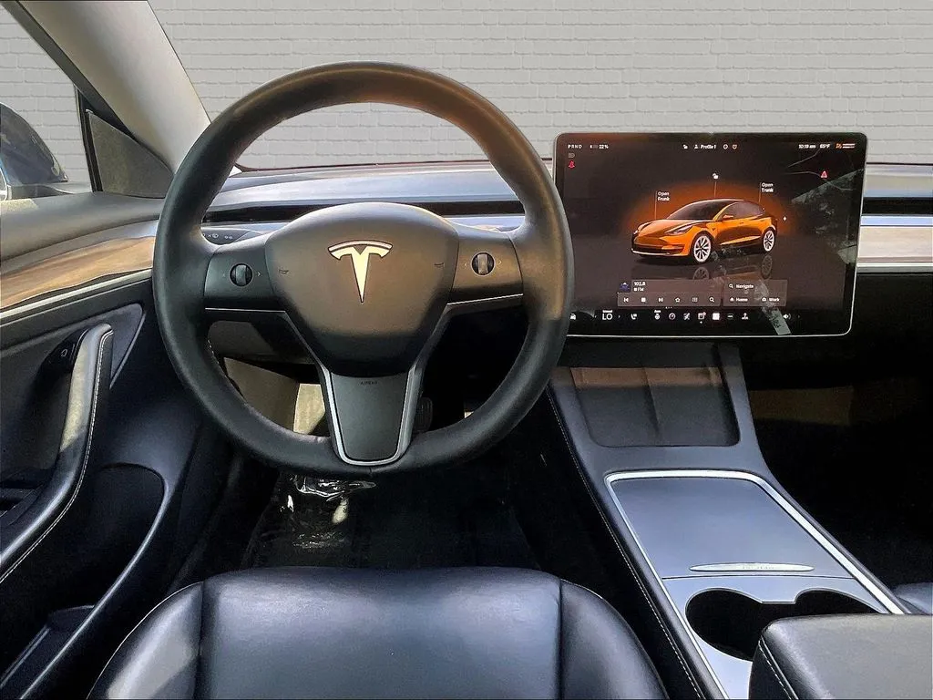 Tesla Model 3 photo 6