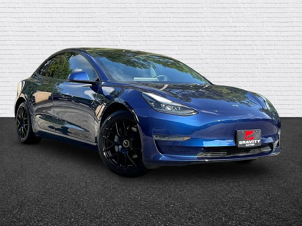 Tesla Model 3 photo 3