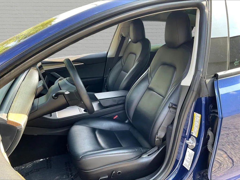 Tesla Model 3 photo 10