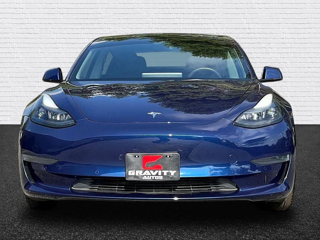 Tesla Model 3 photo 2