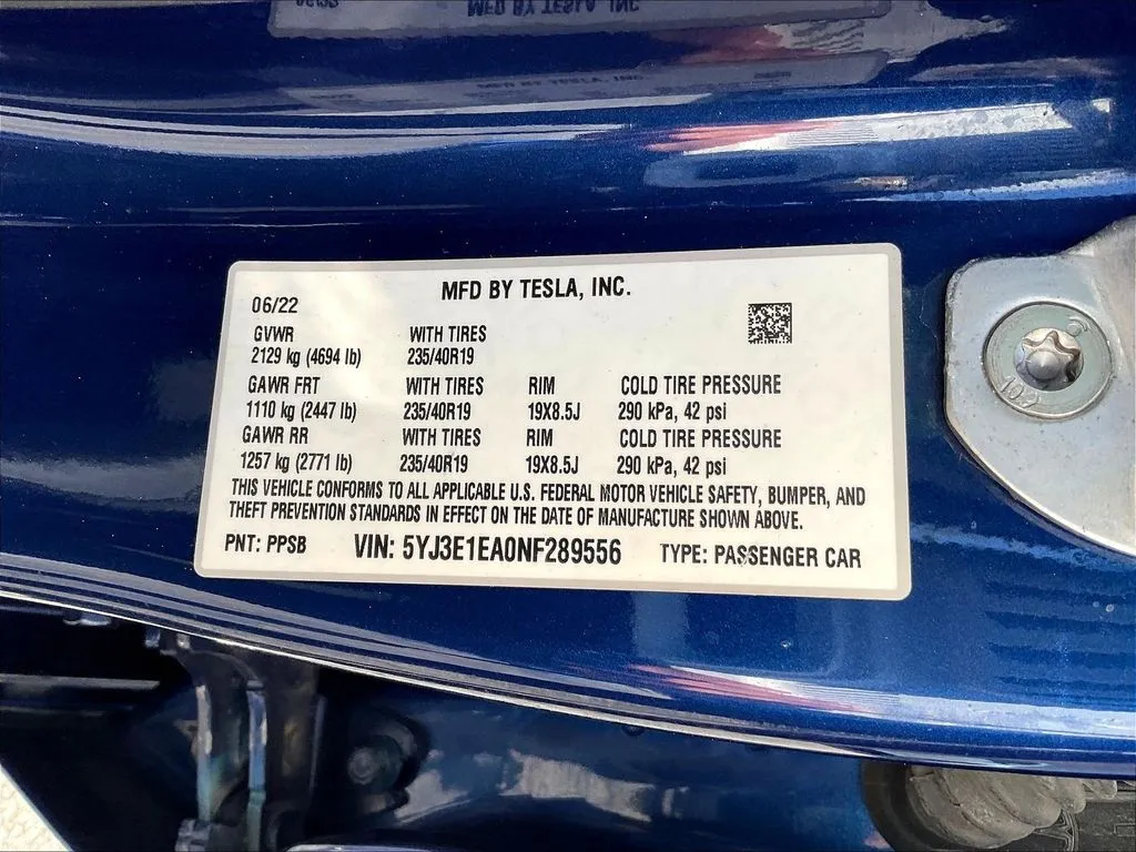 Tesla Model 3 photo 8