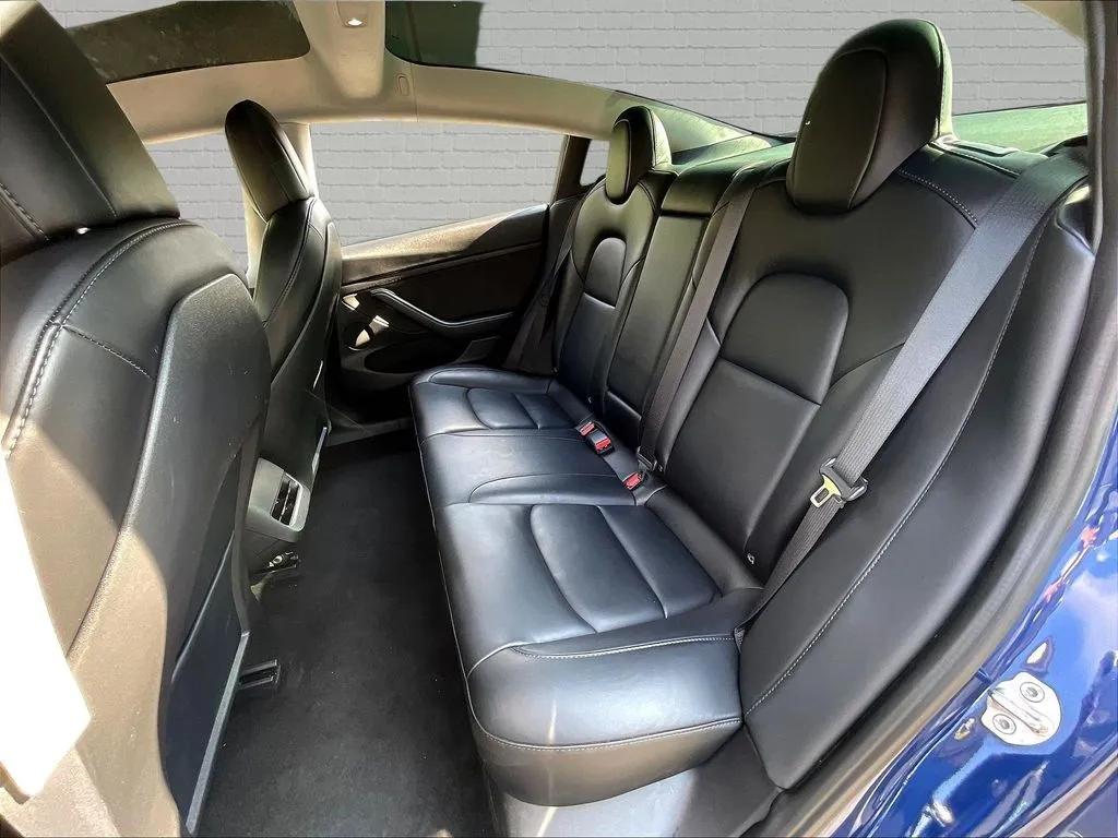 Tesla Model 3 photo 11