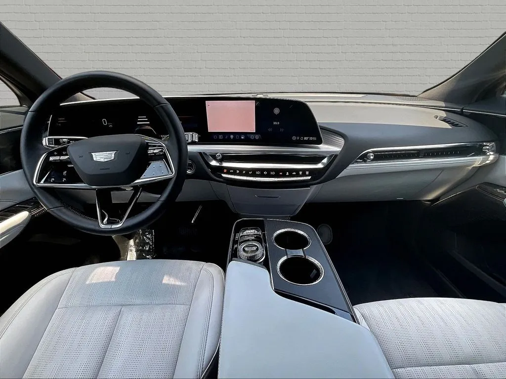 Cadillac LYRIQ photo 7
