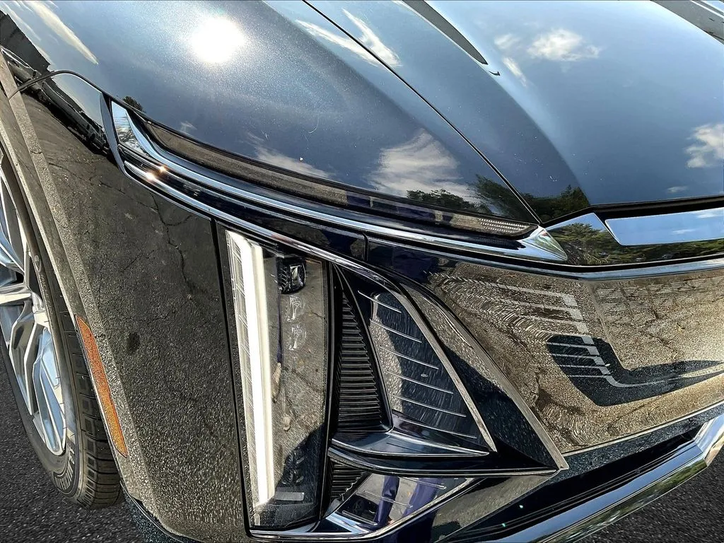 Cadillac LYRIQ photo 24