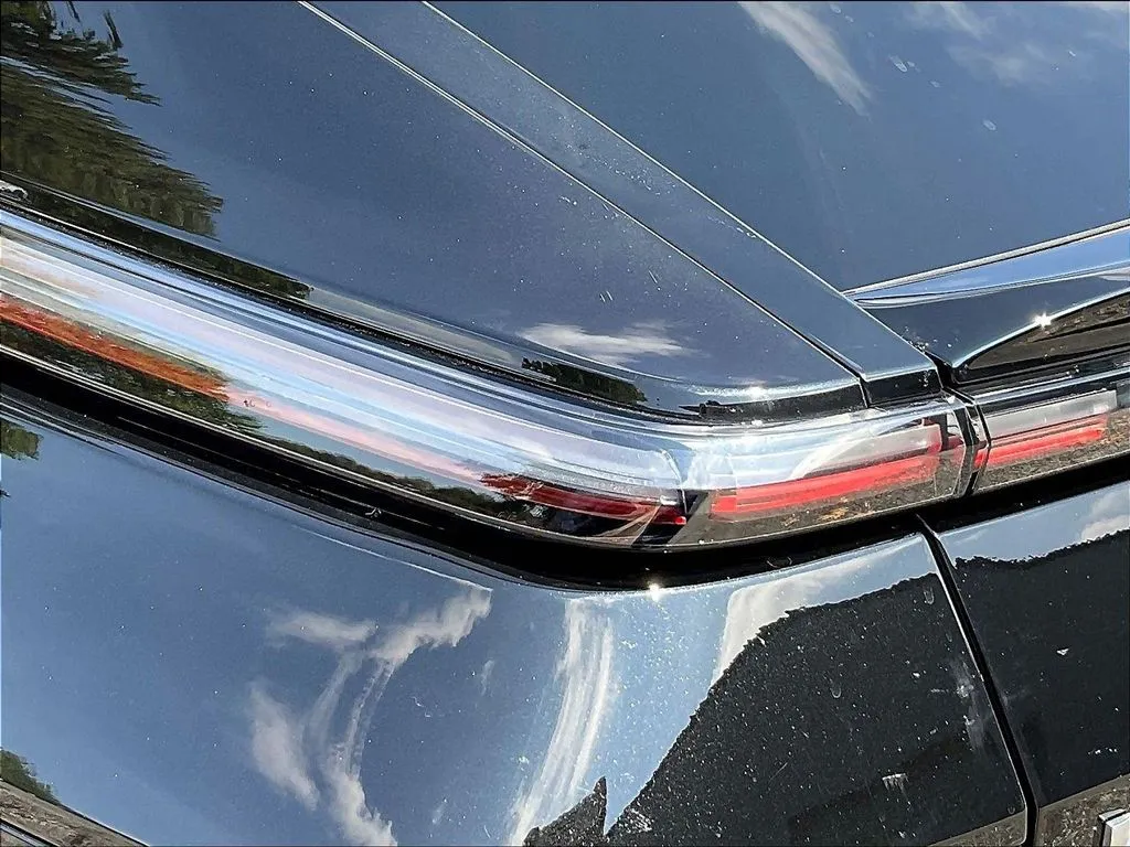 Cadillac LYRIQ photo 19