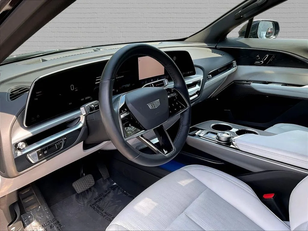 Cadillac LYRIQ photo 15