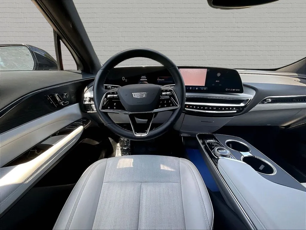 Cadillac LYRIQ photo 8