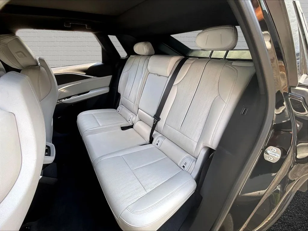 Cadillac LYRIQ photo 18