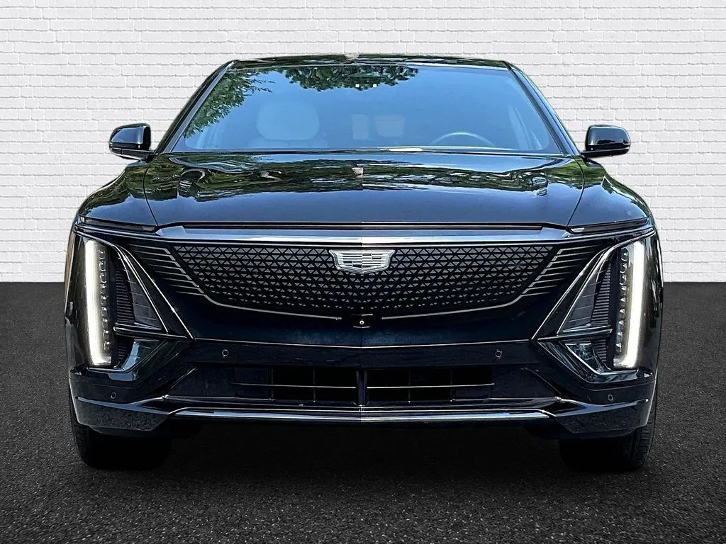 Cadillac LYRIQ photo 2