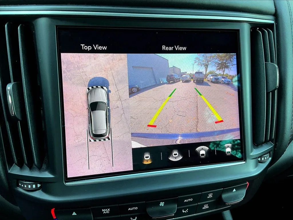 Maserati Levante photo 13